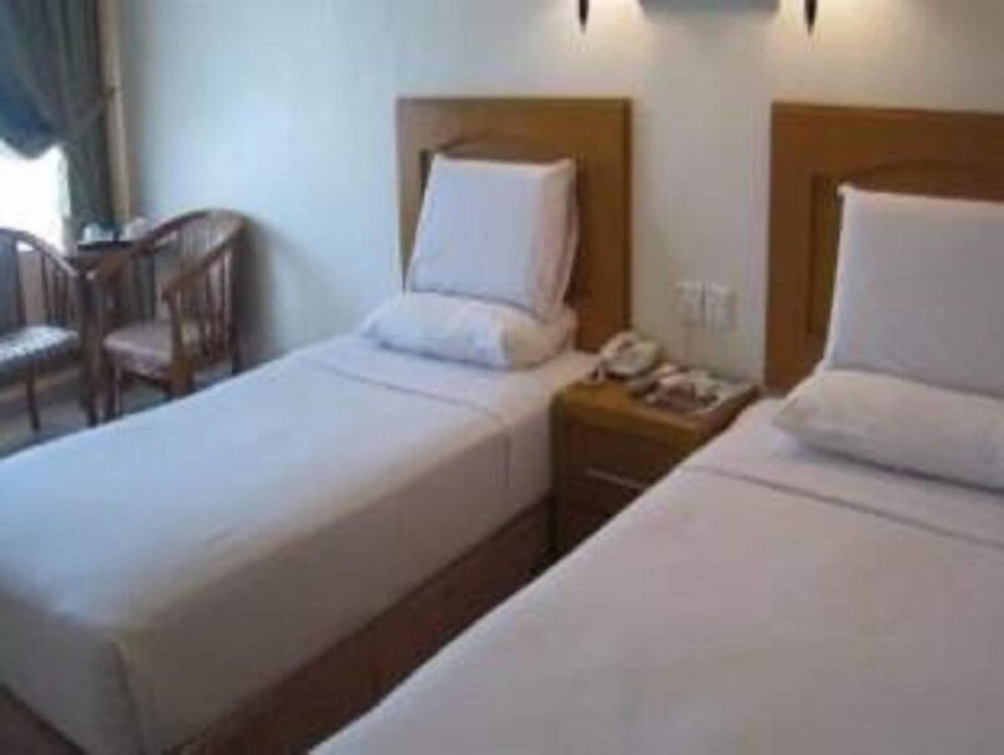 Megah D'Aru Hotel Кота-Кинабалу Экстерьер фото