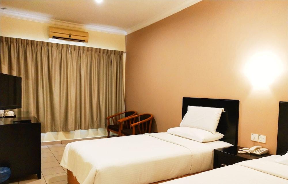 Megah D'Aru Hotel Кота-Кинабалу Экстерьер фото