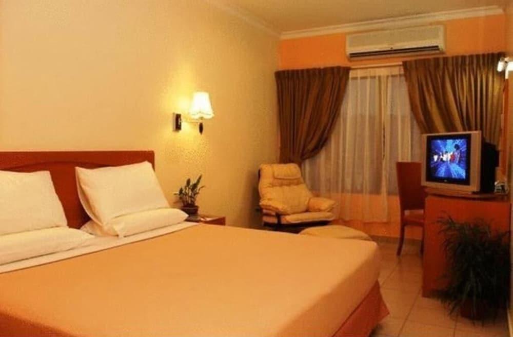 Megah D'Aru Hotel Кота-Кинабалу Экстерьер фото