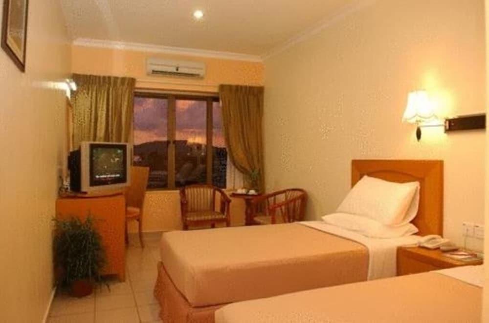 Megah D'Aru Hotel Кота-Кинабалу Экстерьер фото