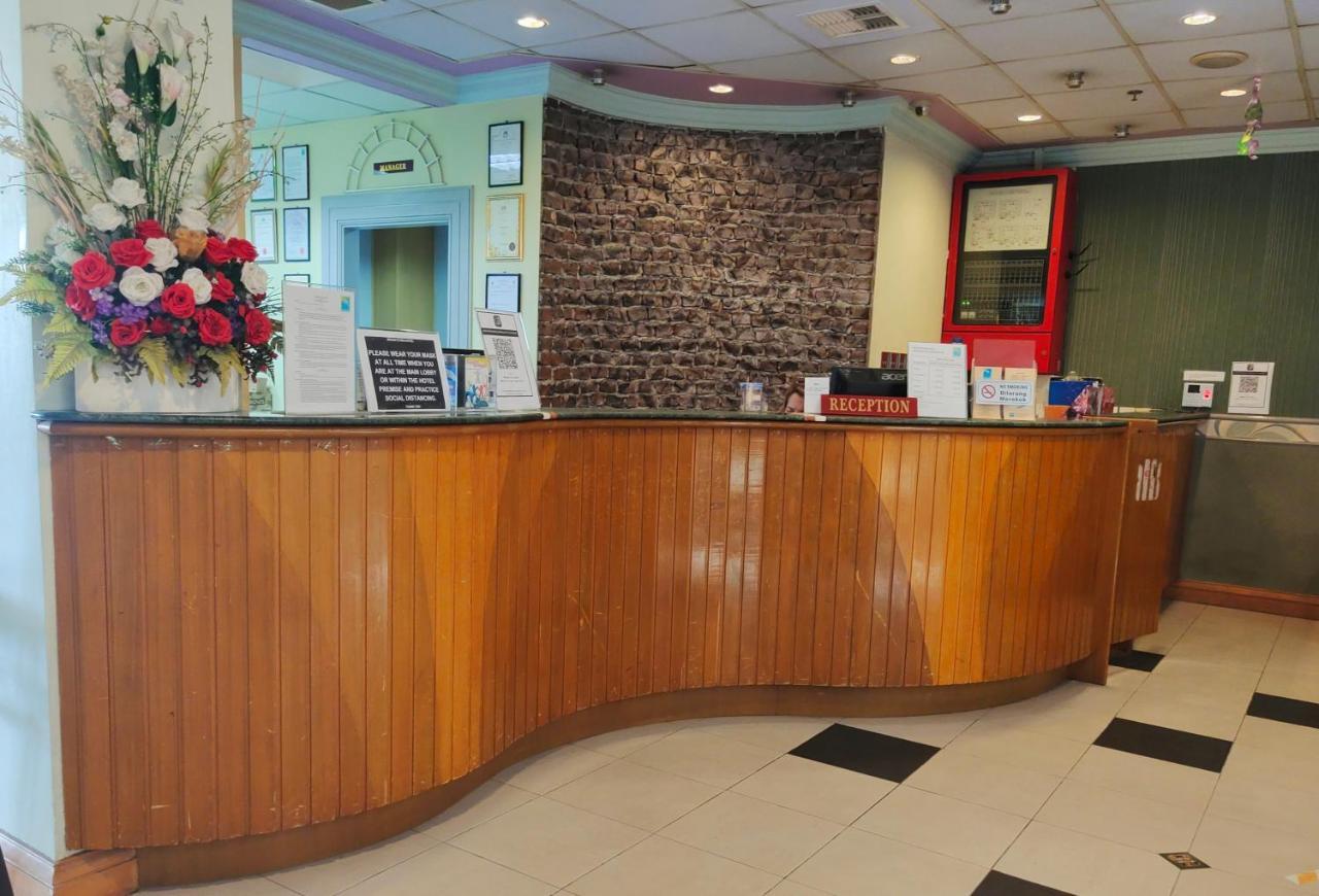 Megah D'Aru Hotel Кота-Кинабалу Экстерьер фото