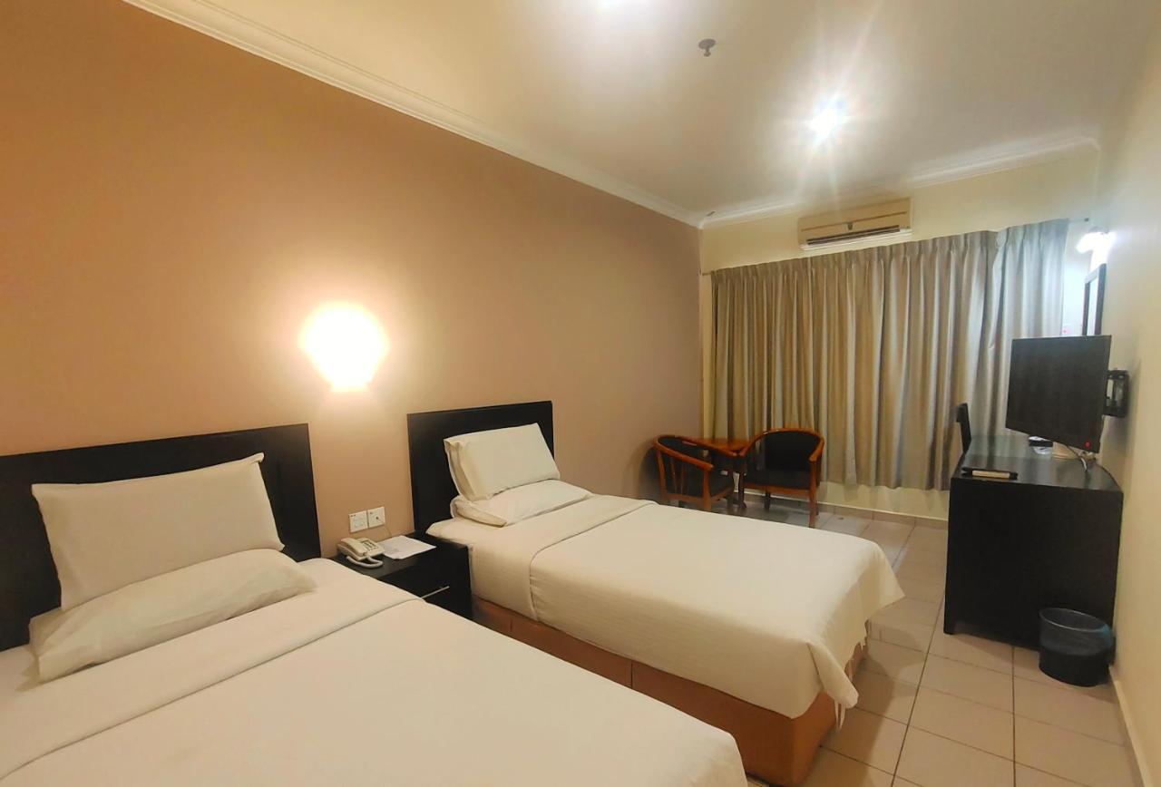 Megah D'Aru Hotel Кота-Кинабалу Экстерьер фото