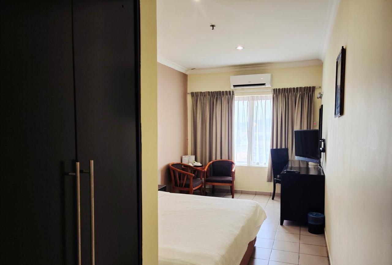 Megah D'Aru Hotel Кота-Кинабалу Экстерьер фото